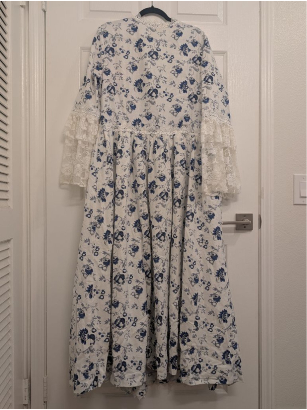 Blue Toile Rococo Marie Antoinette Gown XL - Renaissance Lace Floral Dress - Picture 4 of 7